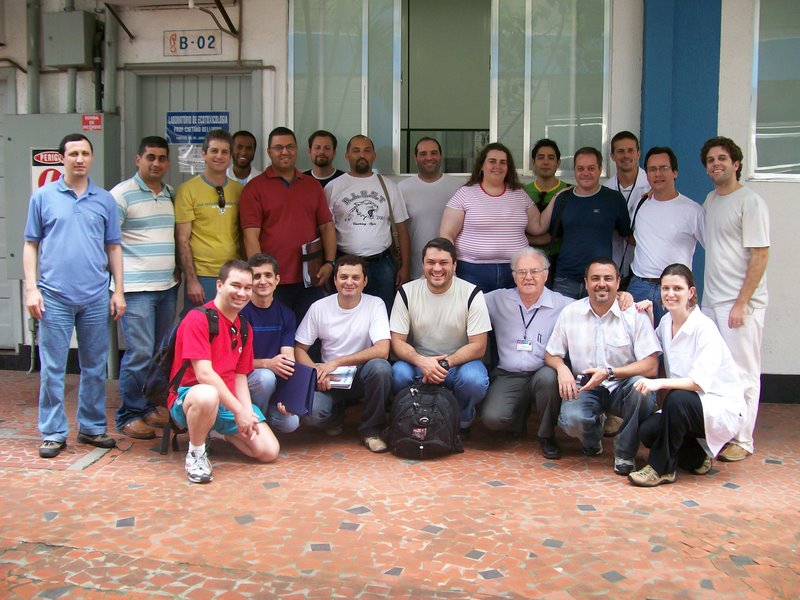 1� Turma de P�s-gradua��o de Engenharia de Petr�leo e G�s Natural - Engenharia Unisanta 47 anos