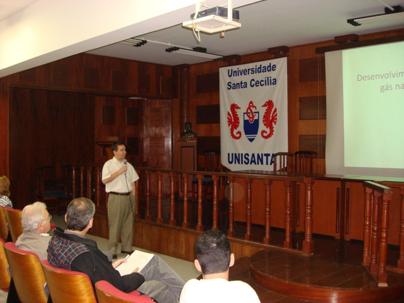 1� Turma de P�s-gradua��o de Engenharia de Petr�leo e G�s Natural - Engenharia Unisanta 47 anos